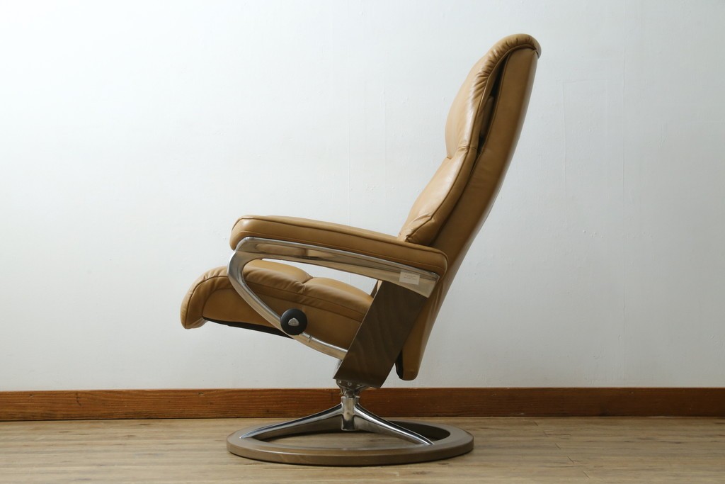 中古　美品　ノルウェー　EKORNES(エコーネス)　Stressless(ストレスレス)　View(ビュー) 　Mサイズ　シグニチャー 　至福の座り心地を実現する上質なリクライニングチェアとオットマンのセット　定価(セット合計)約51万4千円　(R-084746)