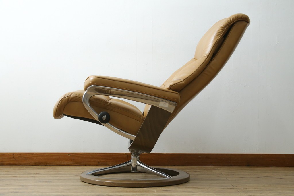 中古　美品　ノルウェー　EKORNES(エコーネス)　Stressless(ストレスレス)　View(ビュー) 　Mサイズ　シグニチャー 　至福の座り心地を実現する上質なリクライニングチェアとオットマンのセット　定価(セット合計)約51万4千円　(R-084746)