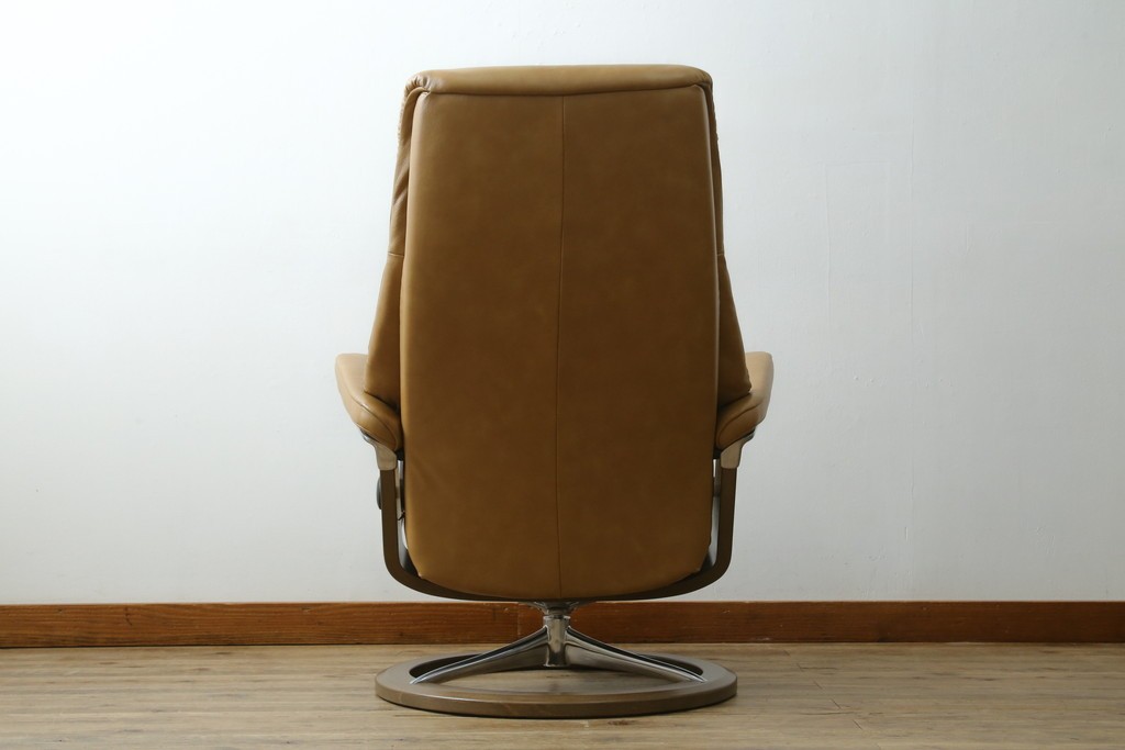 中古　美品　ノルウェー　EKORNES(エコーネス)　Stressless(ストレスレス)　View(ビュー) 　Mサイズ　シグニチャー 　至福の座り心地を実現する上質なリクライニングチェアとオットマンのセット　定価(セット合計)約51万4千円　(R-084746)