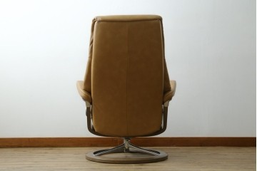 中古　美品　ノルウェー　EKORNES(エコーネス)　Stressless(ストレスレス)　View(ビュー) 　Mサイズ　シグニチャー 　至福の座り心地を実現する上質なリクライニングチェアとオットマンのセット　定価(セット合計)約51万4千円　(R-084746)