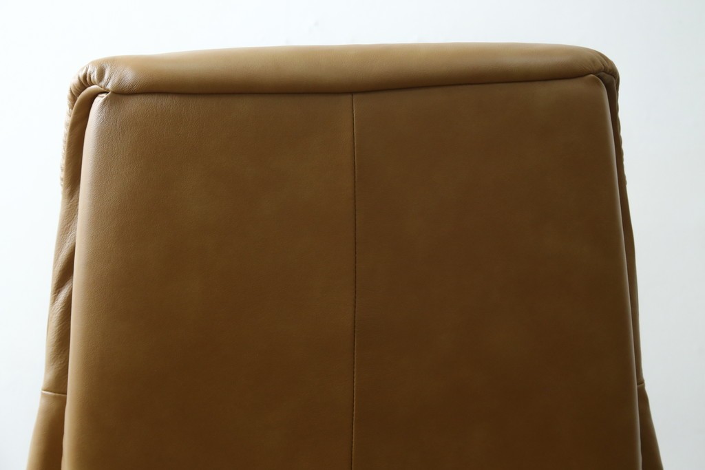中古　美品　ノルウェー　EKORNES(エコーネス)　Stressless(ストレスレス)　View(ビュー) 　Mサイズ　シグニチャー 　至福の座り心地を実現する上質なリクライニングチェアとオットマンのセット　定価(セット合計)約51万4千円　(R-084746)