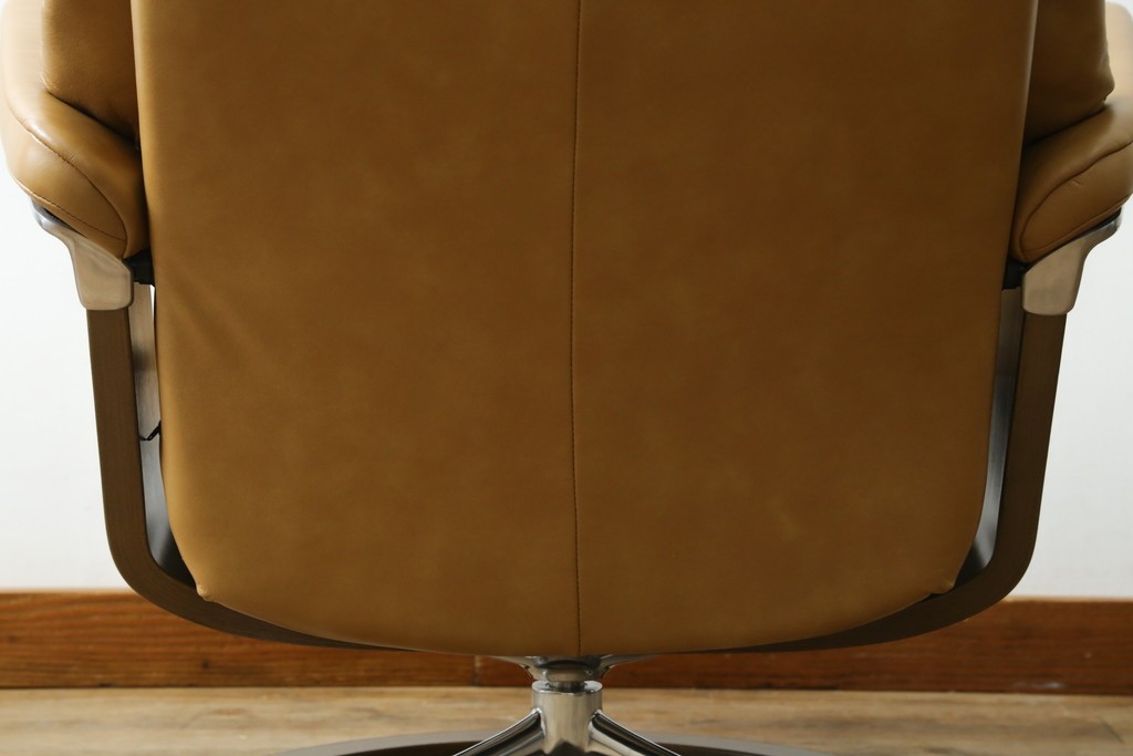 中古　美品　ノルウェー　EKORNES(エコーネス)　Stressless(ストレスレス)　View(ビュー) 　Mサイズ　シグニチャー 　至福の座り心地を実現する上質なリクライニングチェアとオットマンのセット　定価(セット合計)約51万4千円　(R-084746)