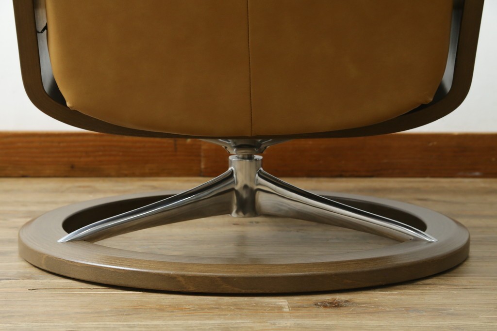 中古　美品　ノルウェー　EKORNES(エコーネス)　Stressless(ストレスレス)　View(ビュー) 　Mサイズ　シグニチャー 　至福の座り心地を実現する上質なリクライニングチェアとオットマンのセット　定価(セット合計)約51万4千円　(R-084746)