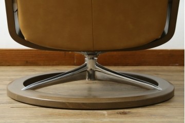 中古　美品　ノルウェー　EKORNES(エコーネス)　Stressless(ストレスレス)　View(ビュー) 　Mサイズ　シグニチャー 　至福の座り心地を実現する上質なリクライニングチェアとオットマンのセット　定価(セット合計)約51万4千円　(R-084746)