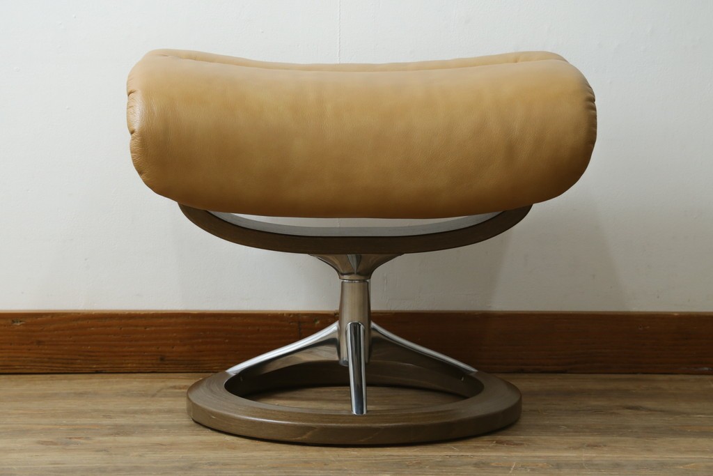 中古　美品　ノルウェー　EKORNES(エコーネス)　Stressless(ストレスレス)　View(ビュー) 　Mサイズ　シグニチャー 　至福の座り心地を実現する上質なリクライニングチェアとオットマンのセット　定価(セット合計)約51万4千円　(R-084746)