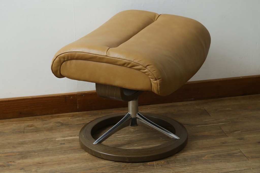 中古　美品　ノルウェー　EKORNES(エコーネス)　Stressless(ストレスレス)　View(ビュー) 　Mサイズ　シグニチャー 　至福の座り心地を実現する上質なリクライニングチェアとオットマンのセット　定価(セット合計)約51万4千円　(R-084746)