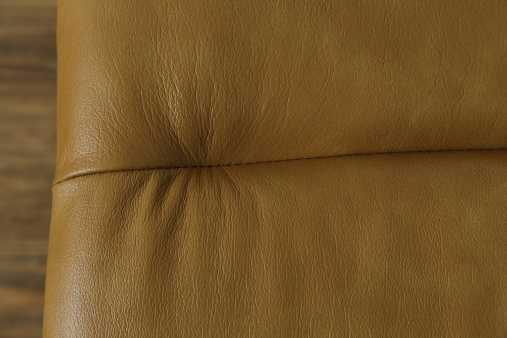 中古　美品　ノルウェー　EKORNES(エコーネス)　Stressless(ストレスレス)　View(ビュー) 　Mサイズ　シグニチャー 　至福の座り心地を実現する上質なリクライニングチェアとオットマンのセット　定価(セット合計)約51万4千円　(R-084746)