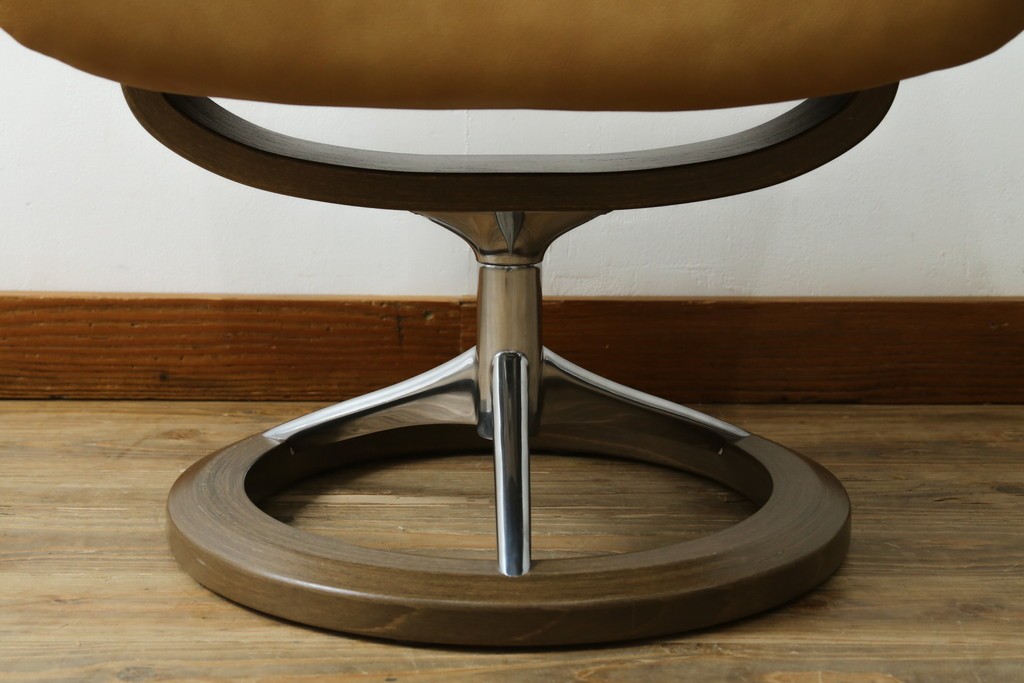 中古　美品　ノルウェー　EKORNES(エコーネス)　Stressless(ストレスレス)　View(ビュー) 　Mサイズ　シグニチャー 　至福の座り心地を実現する上質なリクライニングチェアとオットマンのセット　定価(セット合計)約51万4千円　(R-084746)