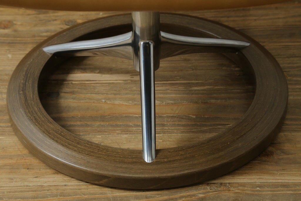 中古　美品　ノルウェー　EKORNES(エコーネス)　Stressless(ストレスレス)　View(ビュー) 　Mサイズ　シグニチャー 　至福の座り心地を実現する上質なリクライニングチェアとオットマンのセット　定価(セット合計)約51万4千円　(R-084746)