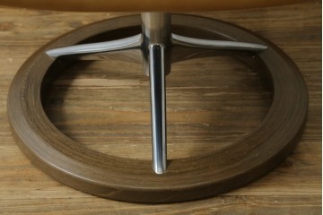 中古　美品　ノルウェー　EKORNES(エコーネス)　Stressless(ストレスレス)　View(ビュー) 　Mサイズ　シグニチャー 　至福の座り心地を実現する上質なリクライニングチェアとオットマンのセット　定価(セット合計)約51万4千円　(R-084746)