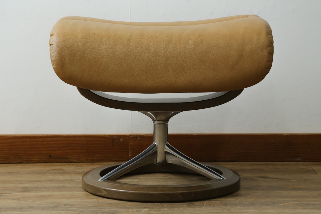中古　美品　ノルウェー　EKORNES(エコーネス)　Stressless(ストレスレス)　View(ビュー) 　Mサイズ　シグニチャー 　至福の座り心地を実現する上質なリクライニングチェアとオットマンのセット　定価(セット合計)約51万4千円　(R-084746)