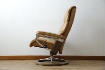 中古　美品　ノルウェー　EKORNES(エコーネス)　Stressless(ストレスレス)　View(ビュー) 　Mサイズ　シグニチャー 　至福の座り心地を実現する上質なリクライニングチェアとオットマン　セット定価約51万4千円相当　(R-084746)