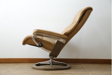 中古　美品　ノルウェー　EKORNES(エコーネス)　Stressless(ストレスレス)　View(ビュー) 　Mサイズ　シグニチャー 　至福の座り心地を実現する上質なリクライニングチェアとオットマン　セット定価約51万4千円相当　(R-084746)