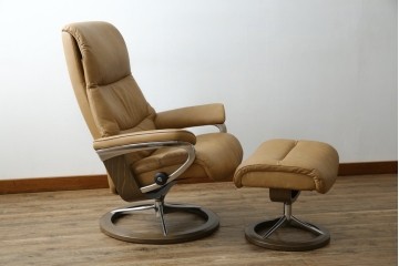 中古　美品　ノルウェー　EKORNES(エコーネス)　Stressless(ストレスレス)　View(ビュー) 　Mサイズ　シグニチャー 　至福の座り心地を実現する上質なリクライニングチェアとオットマン　セット定価約51万4千円相当　(R-084746)
