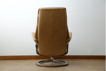 中古　美品　ノルウェー　EKORNES(エコーネス)　Stressless(ストレスレス)　View(ビュー) 　Mサイズ　シグニチャー 　至福の座り心地を実現する上質なリクライニングチェアとオットマン　セット定価約51万4千円相当　(R-084746)