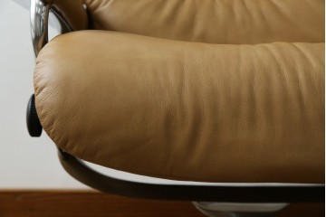 中古　美品　ノルウェー　EKORNES(エコーネス)　Stressless(ストレスレス)　View(ビュー) 　Mサイズ　シグニチャー 　至福の座り心地を実現する上質なリクライニングチェアとオットマン　セット定価約51万4千円相当　(R-084746)