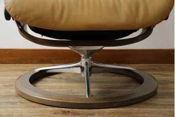 中古　美品　ノルウェー　EKORNES(エコーネス)　Stressless(ストレスレス)　View(ビュー) 　Mサイズ　シグニチャー 　至福の座り心地を実現する上質なリクライニングチェアとオットマン　セット定価約51万4千円相当　(R-084746)