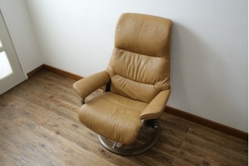 中古　美品　ノルウェー　EKORNES(エコーネス)　Stressless(ストレスレス)　View(ビュー) 　Mサイズ　シグニチャー 　至福の座り心地を実現する上質なリクライニングチェアとオットマン　セット定価約51万4千円相当　(R-084746)
