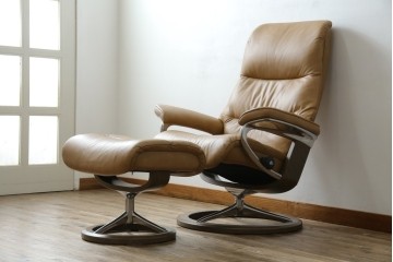 中古　美品　ノルウェー　EKORNES(エコーネス)　Stressless(ストレスレス)　View(ビュー) 　Mサイズ　シグニチャー 　至福の座り心地を実現する上質なリクライニングチェアとオットマン　セット定価約51万4千円相当　(R-084746)