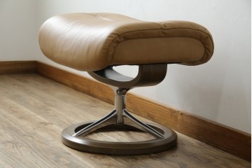 中古　美品　ノルウェー　EKORNES(エコーネス)　Stressless(ストレスレス)　View(ビュー) 　Mサイズ　シグニチャー 　至福の座り心地を実現する上質なリクライニングチェアとオットマン　セット定価約51万4千円相当　(R-084746)