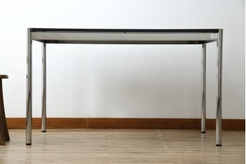 中古　美品　スイス　USMハラー(USM Haller)　直線美が際立つシンプルデザインのテーブル　定価約16万円相当　(R-084747)
