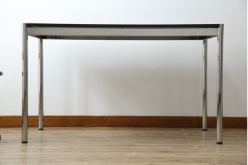 中古　美品　スイス　USMハラー(USM Haller)　直線美が際立つシンプルデザインのテーブル　定価約16万円相当　(R-084747)