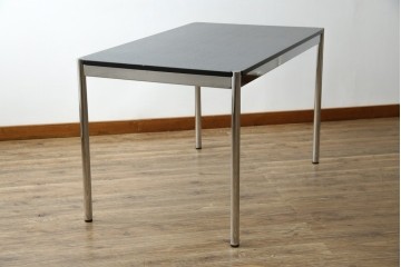 中古　美品　スイス　USMハラー(USM Haller)　直線美が際立つシンプルデザインのテーブル　定価約16万円相当　(R-084747)