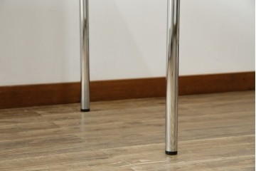 中古　美品　スイス　USMハラー(USM Haller)　直線美が際立つシンプルデザインのテーブル　定価約16万円相当　(R-084747)