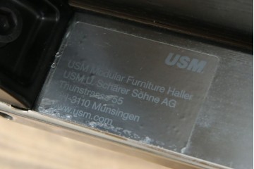 中古　美品　スイス　USMハラー(USM Haller)　直線美が際立つシンプルデザインのテーブル　定価約16万円相当　(R-084747)