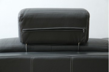 中古　美品　イタリア　ケルビン・ジョルマーニ(KELVIN GIORMANI)　本革　洗練されたデザインが格好良い2.5人掛けソファ　定価約45万円相当　(R-084748)