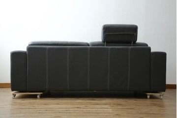 中古　美品　イタリア　ケルビン・ジョルマーニ(KELVIN GIORMANI)　本革　洗練されたデザインが格好良い2.5人掛けソファ　定価約45万円相当　(R-084748)