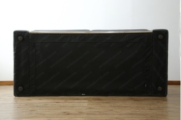 中古　美品　イタリア　ケルビン・ジョルマーニ(KELVIN GIORMANI)　本革　洗練されたデザインが格好良い2.5人掛けソファ　定価約45万円相当　(R-084748)