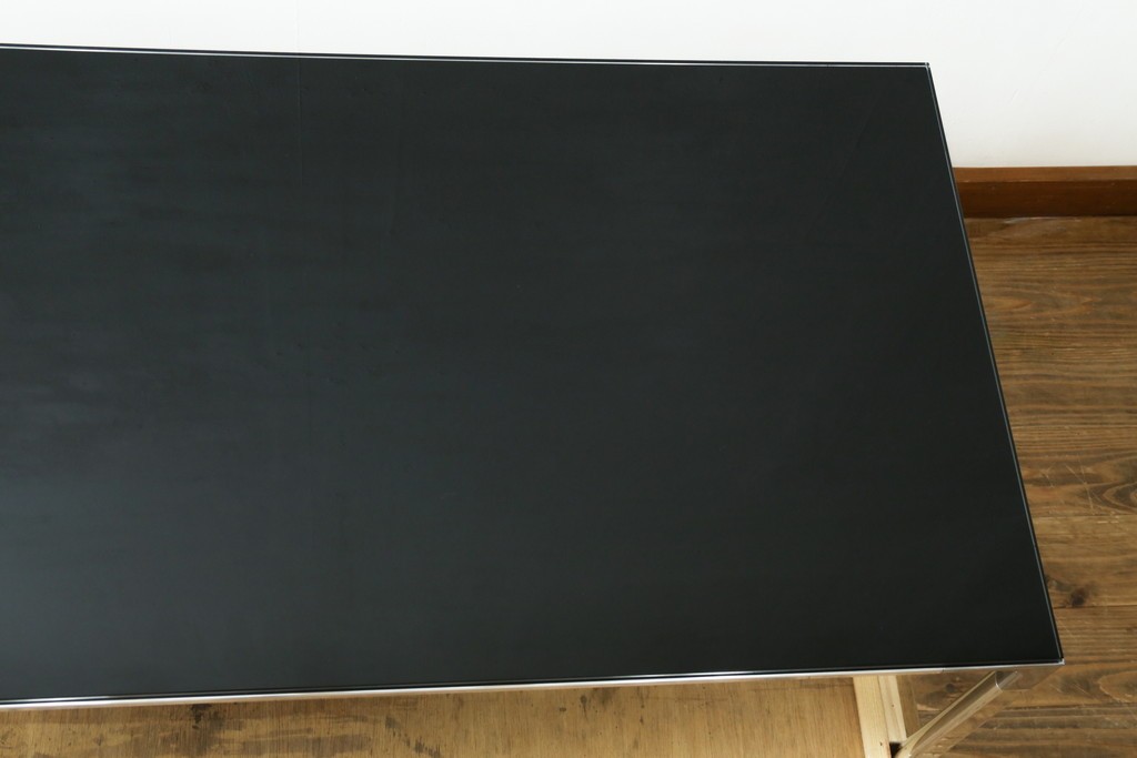 中古　Cassinaixc.(カッシーナイクスシー)　グラブ(GRAB)　透明感と輝きが際立つガラス天板付きのローテーブル　定価約38万円　(R-084749)