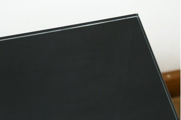 中古　Cassinaixc.(カッシーナイクスシー)　グラブ(GRAB)　透明感と輝きが際立つガラス天板付きのローテーブル　定価約38万円　(R-084749)