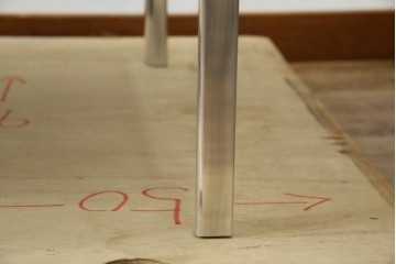 中古　Cassinaixc.(カッシーナイクスシー)　グラブ(GRAB)　透明感と輝きが際立つガラス天板付きのローテーブル　定価約38万円相当　(R-084749)　