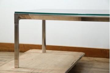 中古　Cassinaixc.(カッシーナイクスシー)　グラブ(GRAB)　透明感と輝きが際立つガラス天板付きのローテーブル　定価約38万円相当　(R-084749)　