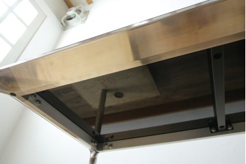 中古　Cassinaixc.(カッシーナイクスシー)　グラブ(GRAB)　透明感と輝きが際立つガラス天板付きのローテーブル　定価約38万円相当　(R-084749)　