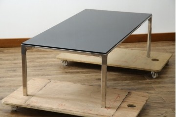 中古　Cassinaixc.(カッシーナイクスシー)　グラブ(GRAB)　透明感と輝きが際立つガラス天板付きのローテーブル　定価約38万円相当　(R-084749)　