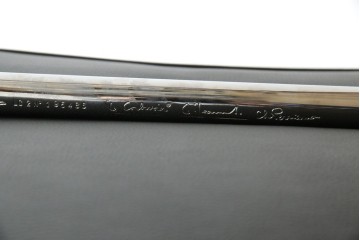 中古　超美品　Cassina(カッシーナ)　ル・コルビュジエ(Le Corbusier)デザイン　グランコンフォール　LC2　レザー質感が際立つ1人掛けソファ　(R-084751)