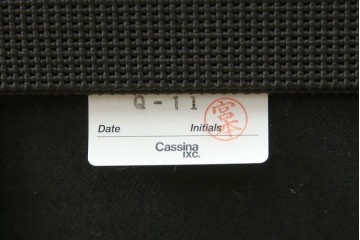 中古　超美品　Cassina(カッシーナ)　ル・コルビュジエ(Le Corbusier)デザイン　グランコンフォール　LC2　モダンな1人掛けレザーソファ　(R-084752)