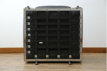 中古　超美品　Cassina(カッシーナ)　ル・コルビュジエ(Le Corbusier)デザイン　グランコンフォール　LC2　モダンな1人掛けレザーソファ　(R-084752)