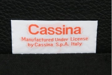 中古　超美品　Cassina(カッシーナ)　ル・コルビュジエ(Le Corbusier)デザイン　グランコンフォール　LC2　モダンな1人掛けレザーソファ　(R-084752)