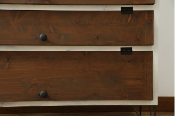 ラフジュ工房オリジナル　新規製作　爽やかなペイント仕上げのパタパタ扉収納棚　(R-084754)