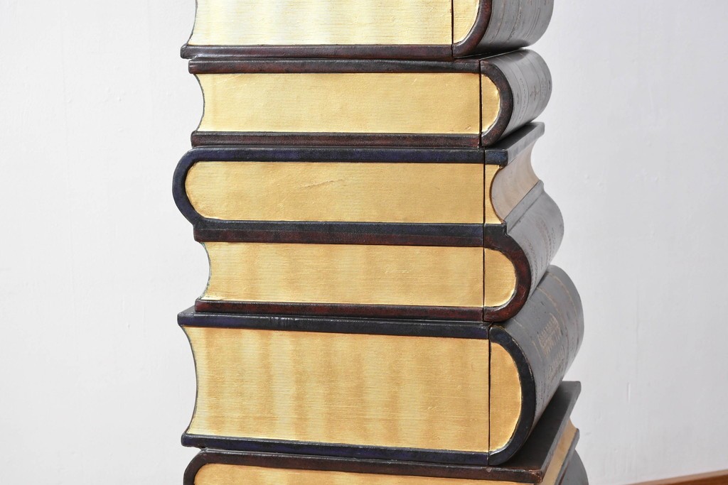 中古　美品　MAITLAND-SMITH(メートランドスミス)　洋書を積み重ねたような意匠が目を引くチェスト　定価約37万円　(R-084755)