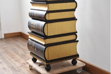 中古　美品　MAITLAND-SMITH(メートランドスミス)　洋書を積み重ねたような意匠が目を引くチェスト　定価約37万円　(R-084755)