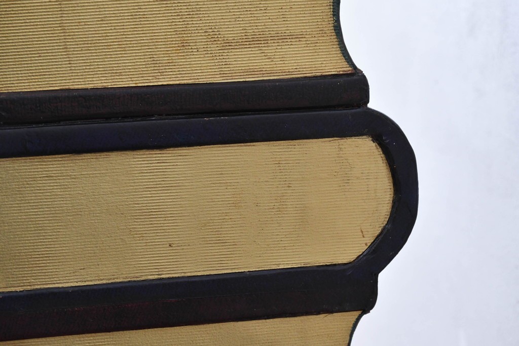 中古　美品　MAITLAND-SMITH(メートランドスミス)　洋書を積み重ねたような意匠が目を引くチェスト　定価約37万円　(R-084755)