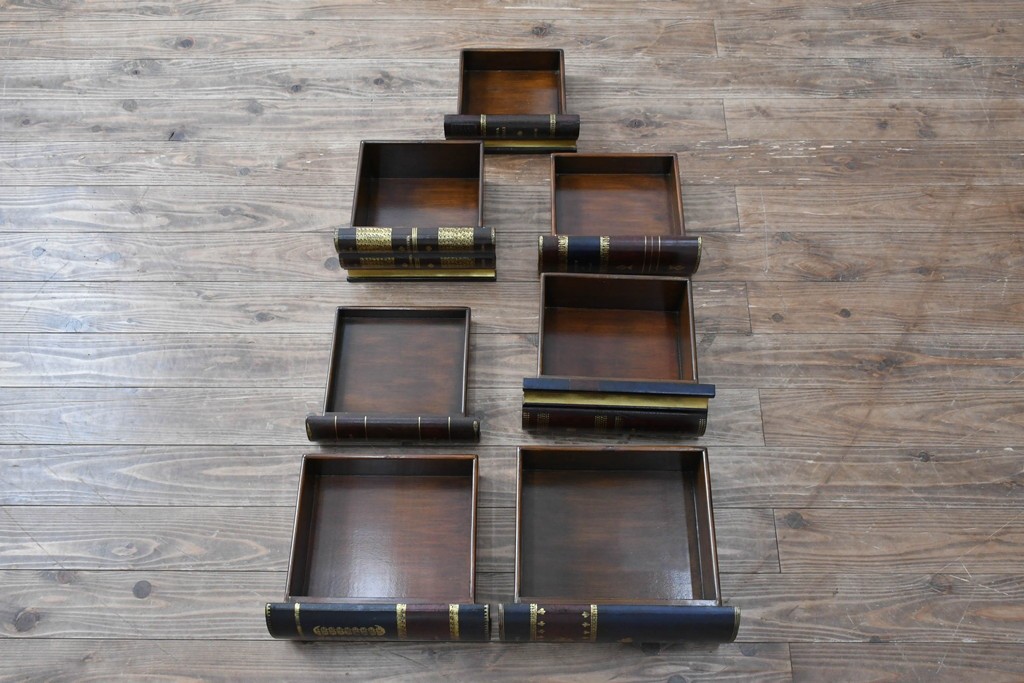 中古　美品　MAITLAND-SMITH(メートランドスミス)　洋書を積み重ねたような意匠が目を引くチェスト　定価約37万円　(R-084755)