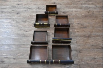 中古　美品　MAITLAND-SMITH(メートランドスミス)　洋書を積み重ねたような意匠が目を引くチェスト　定価約37万円　(R-084755)