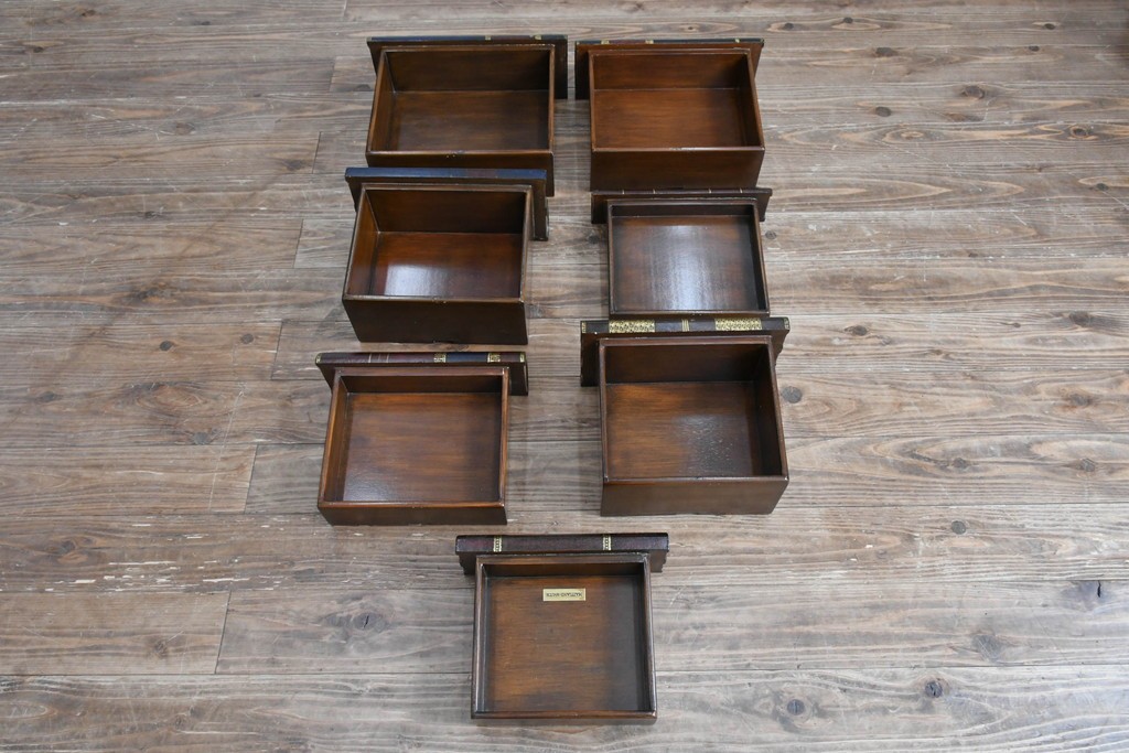 中古　美品　MAITLAND-SMITH(メートランドスミス)　洋書を積み重ねたような意匠が目を引くチェスト　定価約37万円　(R-084755)