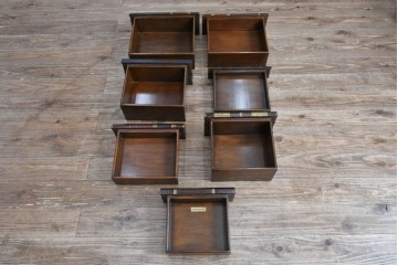 中古　美品　MAITLAND-SMITH(メートランドスミス)　洋書を積み重ねたような意匠が目を引くチェスト　定価約37万円　(R-084755)